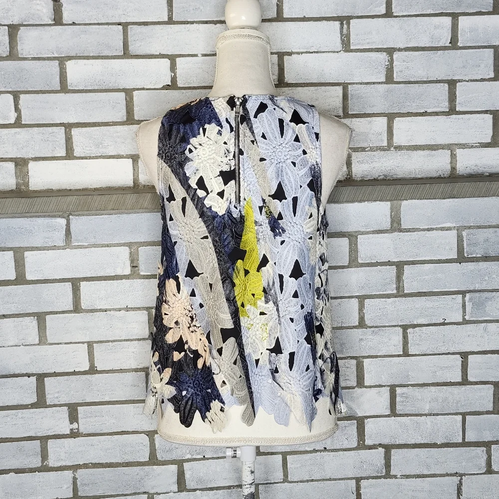 • Bar III Women's Blue Multicolor Floral Print Sleeveless Embroidered Top Medium - Picture 5 of 11